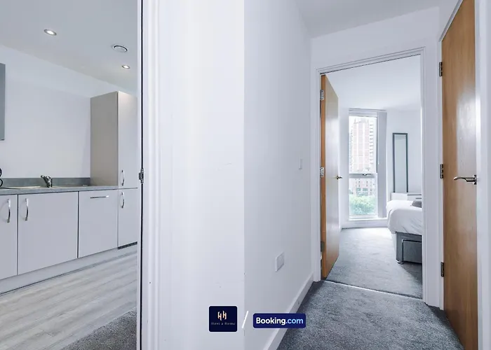 Modern 1 Bed With Balcony By Host A