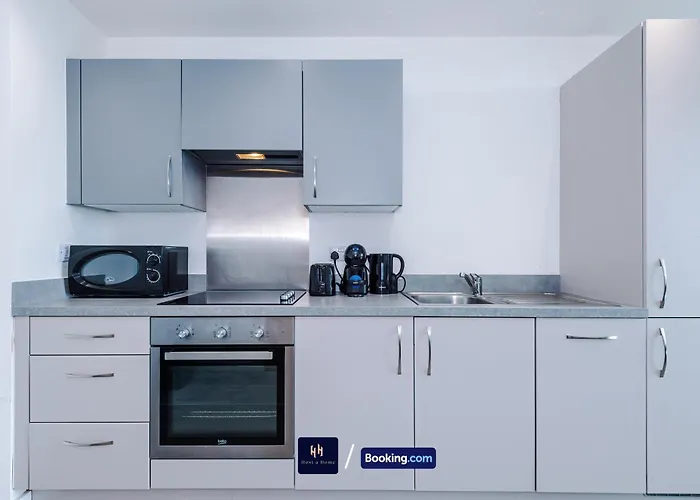 Modern 1 Bed With Balcony By Host A Apartament *