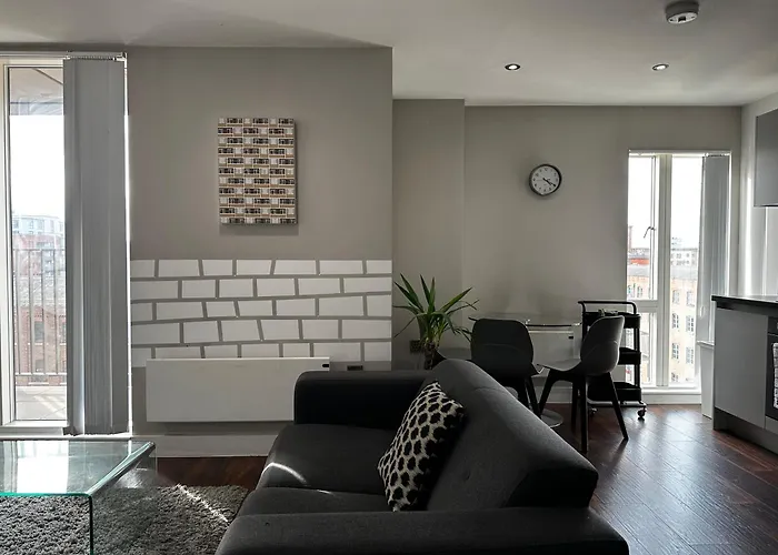 Unisuperhost * Mánchester