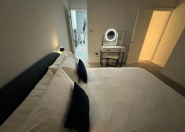 Levenshulme House - 2 Bedroom - Sleeps 6 - Free Parking & Wifi * Manchester