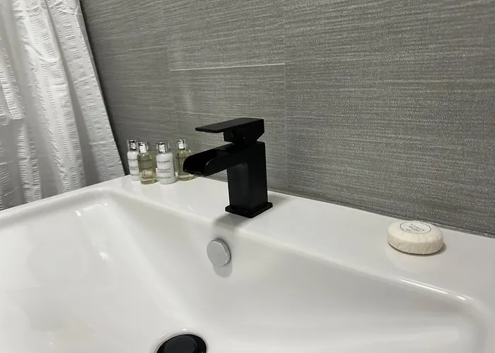 Levenshulme House - 2 Bedroom - Sleeps 6 - Free Parking & Wifi *