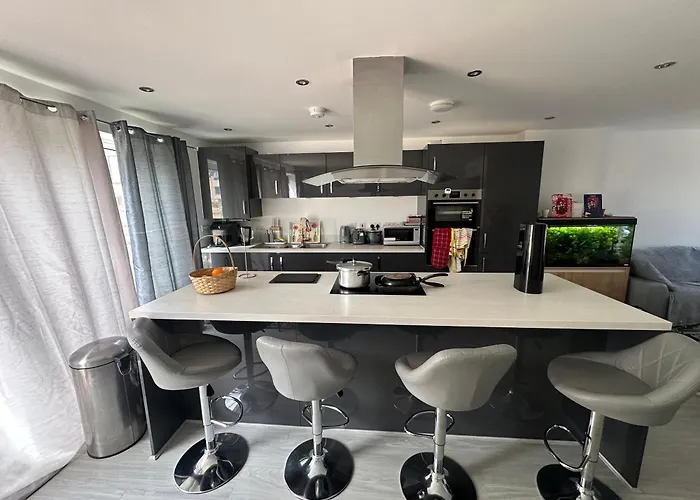 Stretford Townhouse Bedroom 홈스테이