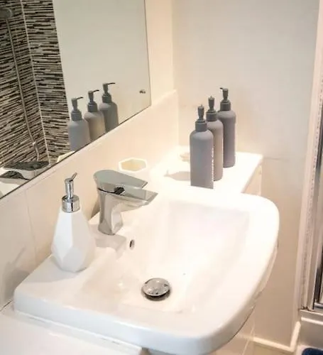 Coop Arena Luxurious Townhouse Hébergement de vacances *