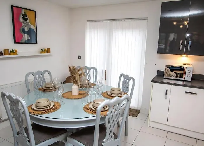 Hébergement de vacances Coop Arena Luxurious Townhouse *