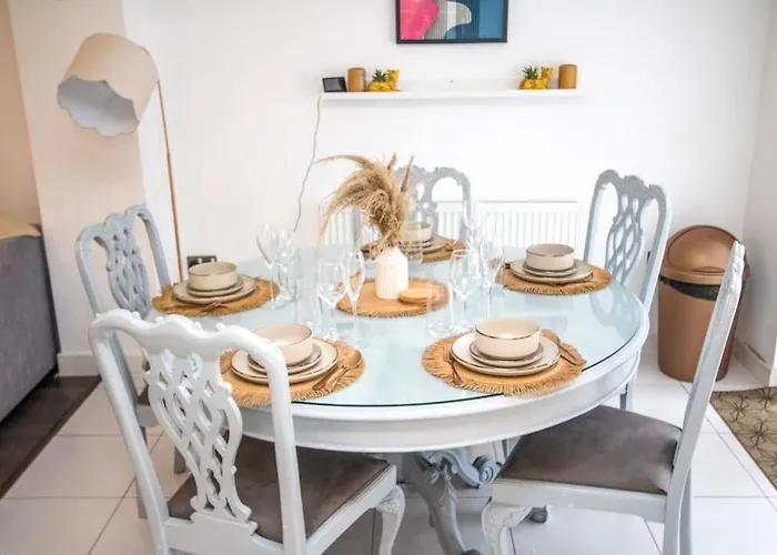 Coop Arena Luxurious Townhouse Hébergement de vacances