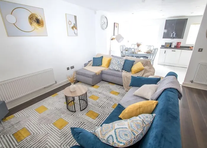 Coop Arena Luxurious Townhouse 度假居