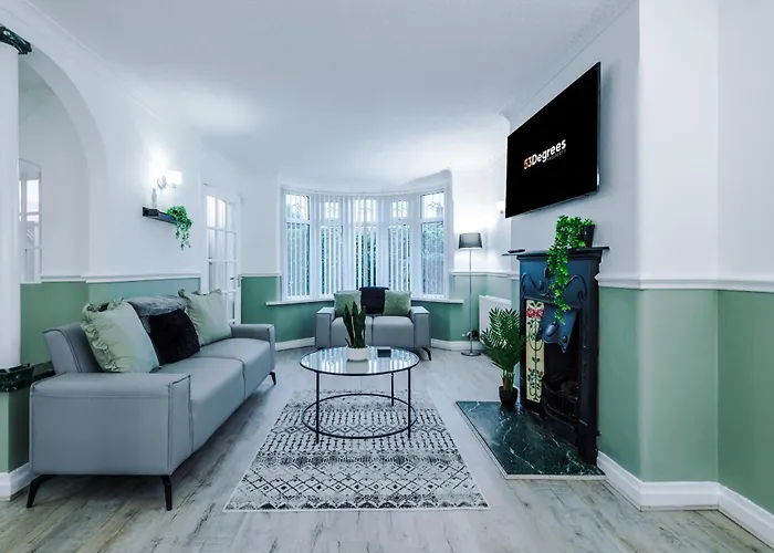 New! 4-bed In By 53 Degrees Property, Ideal For Business & Long Term Contractor Stays, Sleeps 10! Hébergement de vacances *