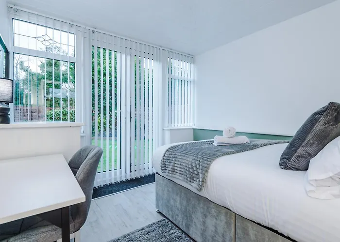 New! 4-bed In By 53 Degrees Property, Ideal For Business & Long Term Contractor Stays, Sleeps 10! Hébergement de vacances Manchester