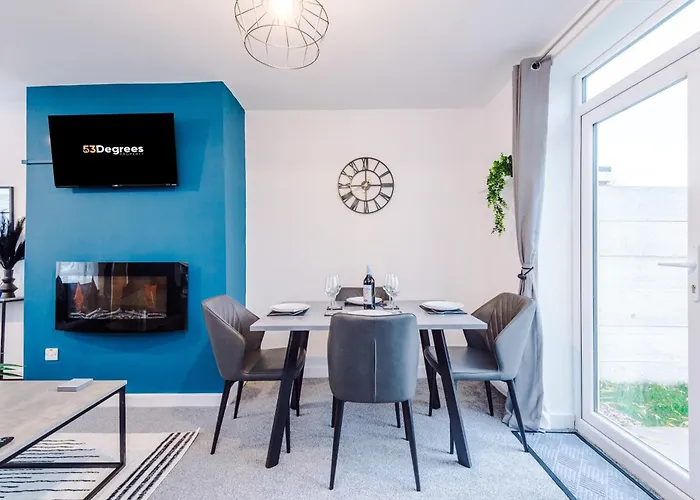 New! 3-bed In By 53 Degrees Property, Ideal For Contractors & Business Stays, Sleeps 8! * מנצ'סטר