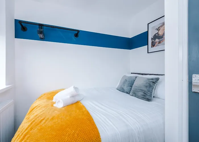 New! 3-bed In By 53 Degrees Property, Ideal For Contractors & Business Stays, Sleeps 8!