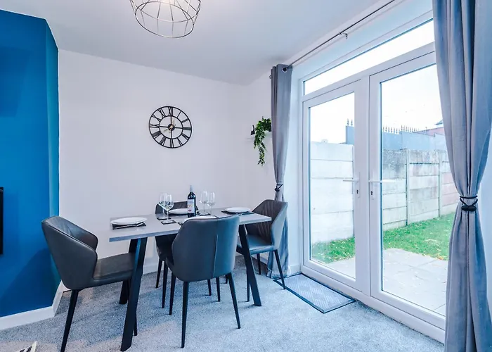 בית נופש New! 3-bed In By 53 Degrees Property, Ideal For Contractors & Business Stays, Sleeps 8! מנצ'סטר