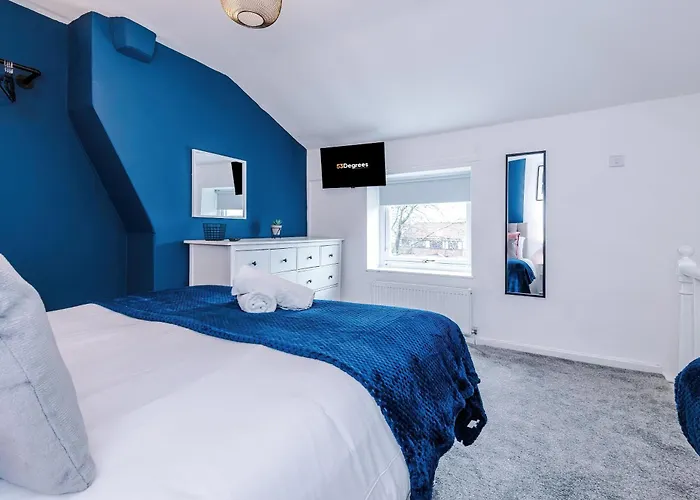 New! 3-bed House In By 53 Degrees Property, Ideal For Contractors, Business & Long Term, Free Parking! *