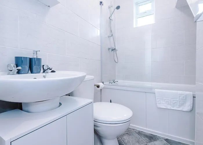 펜션 New! 3-bed House In By 53 Degrees Property, Ideal For Contractors, Business & Long Term, Free Parking! *