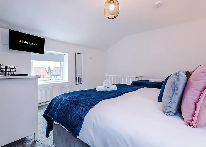 New! 3-bed House In By 53 Degrees Property, Ideal For Contractors, Business & Long Term, Free Parking! 맨체스터