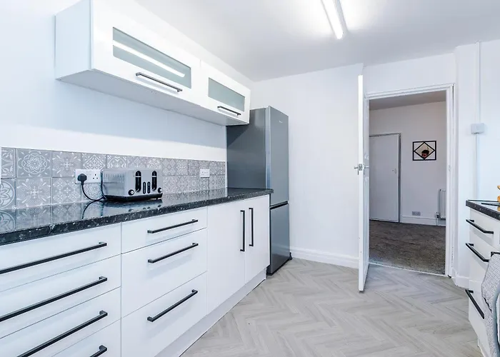 New! 3-bed House In By 53 Degrees Property, Ideal For Contractors, Business & Long Term, Free Parking! * 맨체스터