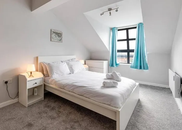 Large 2 Bed 2 Bath 公寓 *