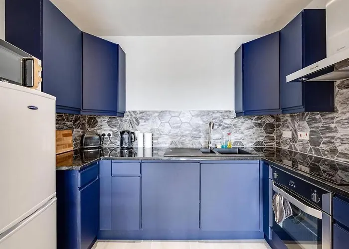 Large 2 Bed 2 Bath 公寓 *