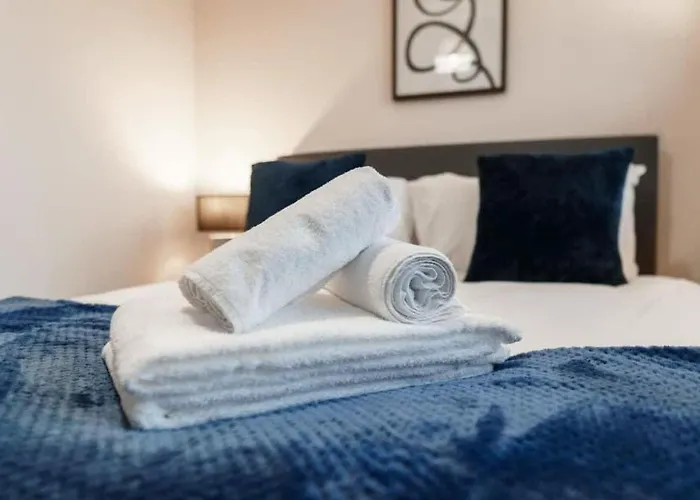 Apartamento With Free Parking By Superhost