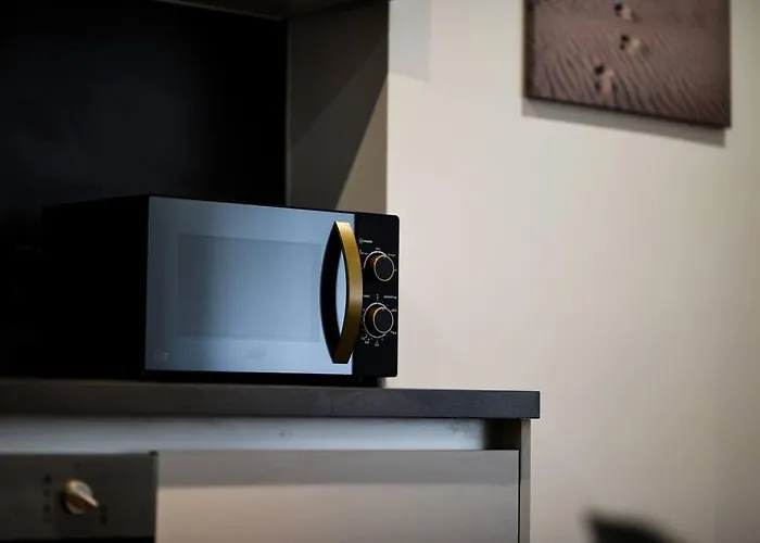 Modern 2 Bedroom - Centre - Parking