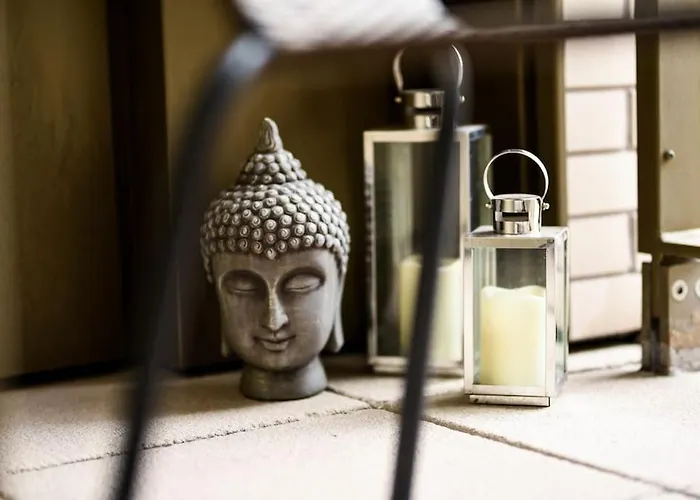 Modern 2 Bedroom - Centre - Parking *