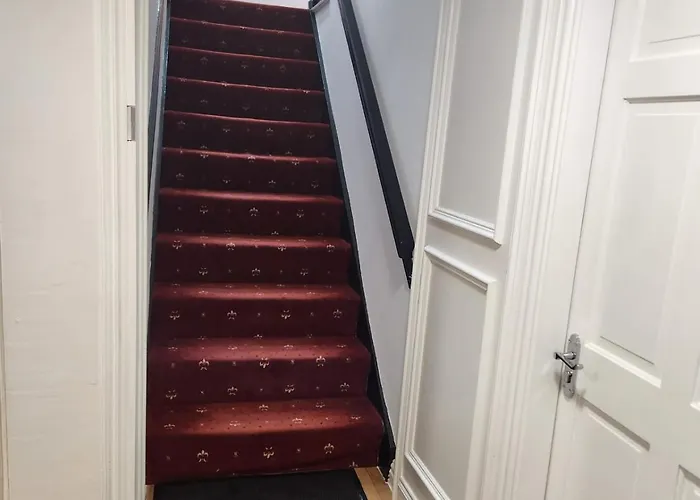 Rainsough Entire House Sleeps Upto 22 - Free Parking & Wifi Nyaraló Manchester