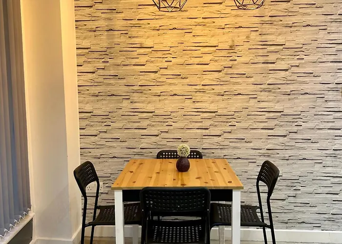 Cosy Centre Location, Hydro Massage Showe