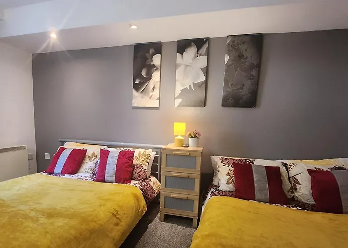 Luxury 2 Bed On River, Wifi, Parking, Garden 아파트 맨체스터