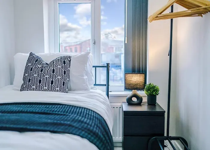 Stylish 3bdr House By Vista Short Lets & Serviced With Free Parking, Pool Table And Ps4