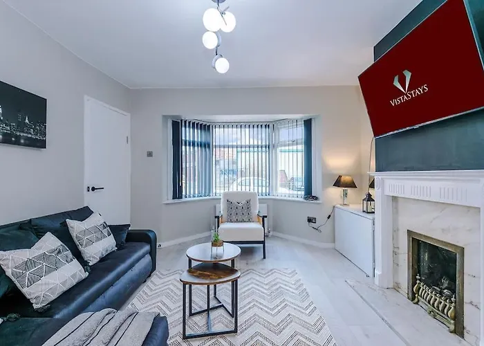 아파트 Stylish 3bdr House By Vista Short Lets & Serviced With Free Parking, Pool Table And Ps4 맨체스터