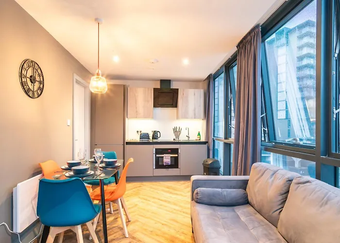 Fabulous 2 Bedroom In Centre 아파트 *