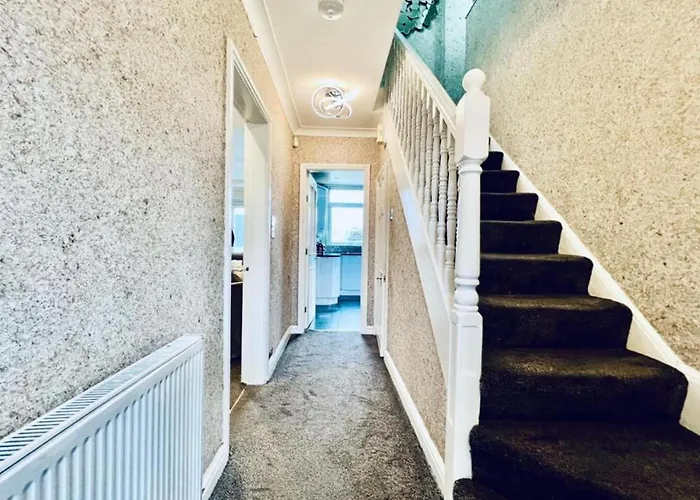 13 Guests - Free Parking - House