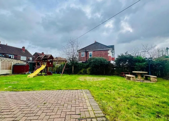 Vakantiehuis 13 Guests - Free Parking - House Manchester