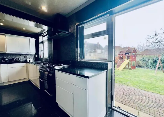 Vakantiehuis 13 Guests - Free Parking - House Manchester