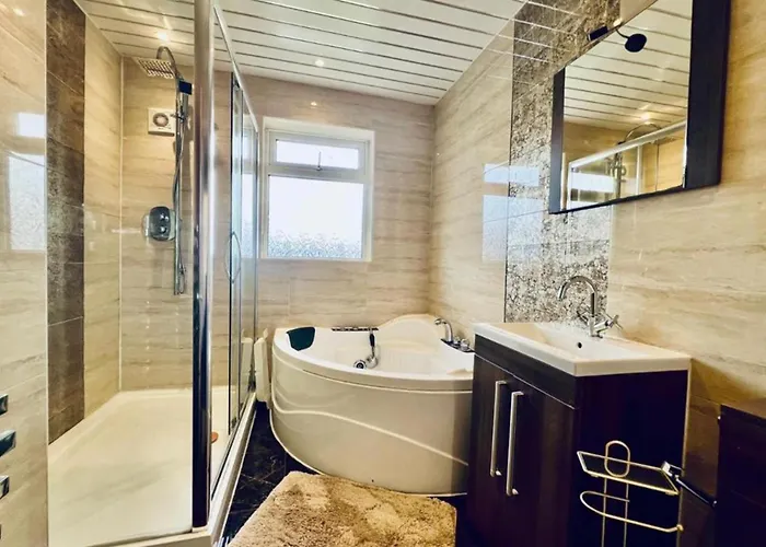 13 Guests - Free Parking - House Semesterbostad *