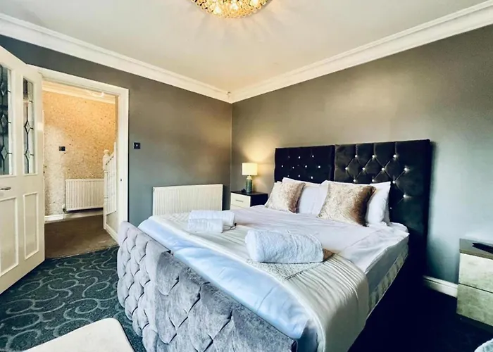 13 Guests - Free Parking - House Vakantiehuis Manchester