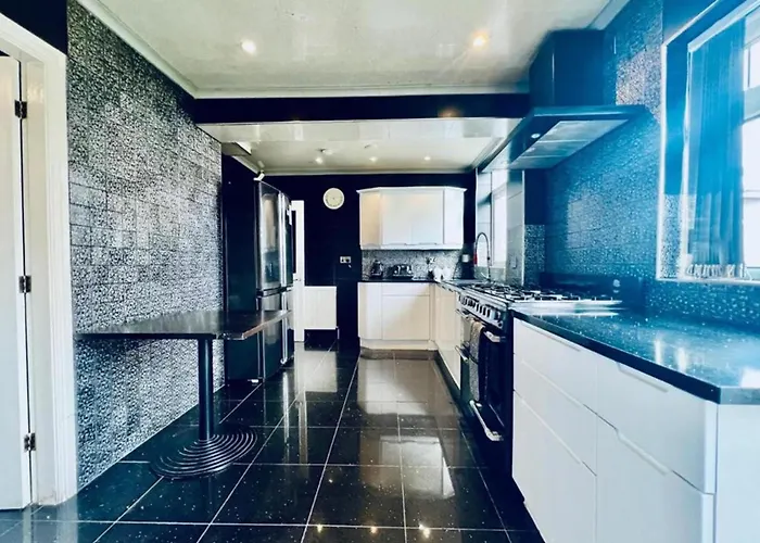 Дом отдыха 13 Guests - Free Parking - House