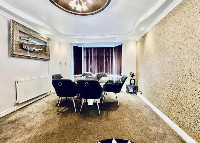 13 Guests - Free Parking - House Vakantiehuis *