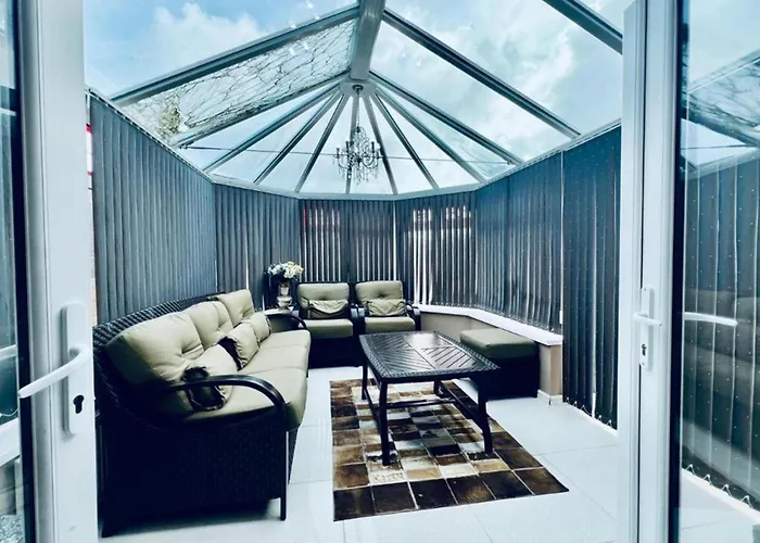 13 Guests - Free Parking - House Vakantiehuis Manchester