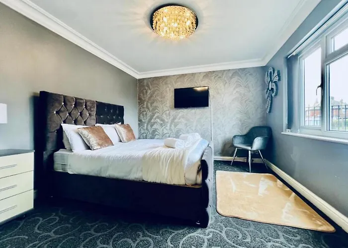 13 Guests - Free Parking - House