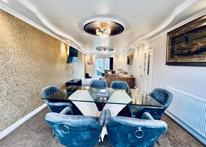 13 Guests - Free Parking - House Semesterbostad Manchester