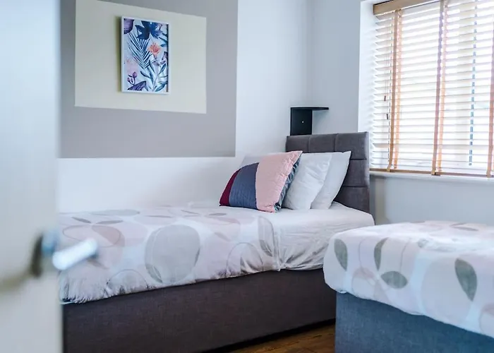 Prázdninový dům The Eastern Hive - King Bed, 3x Parking, Coop Live & Etihad *