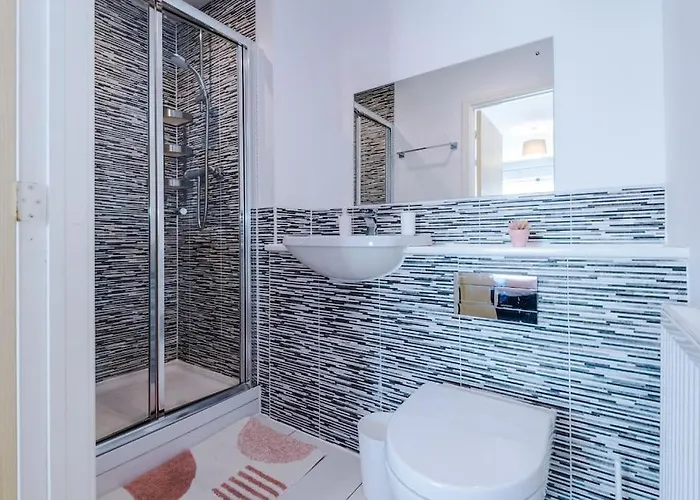 Дом отдыха The Eastern Hive - King Bed, 3x Parking, Coop Live & Etihad Манчестер