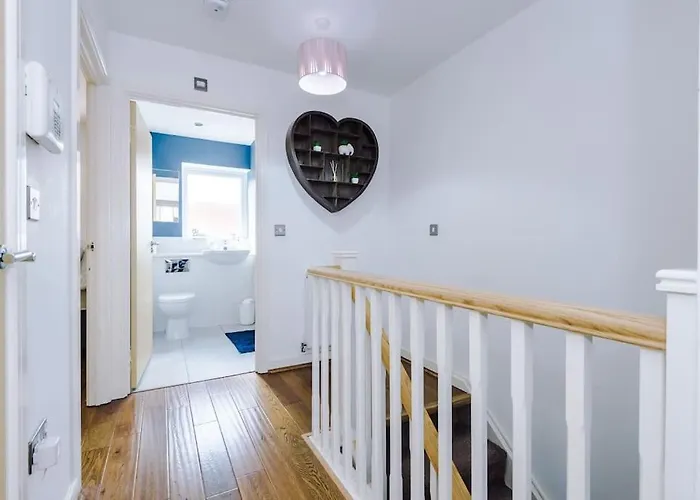 The Eastern Hive - King Bed, 3x Parking, Coop Live & Etihad *