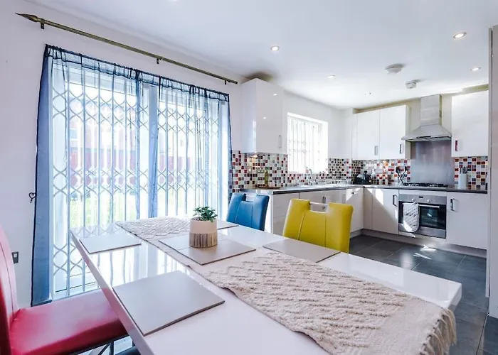 The Eastern Hive - King Bed, 3x Parking, Coop Live & Etihad 펜션