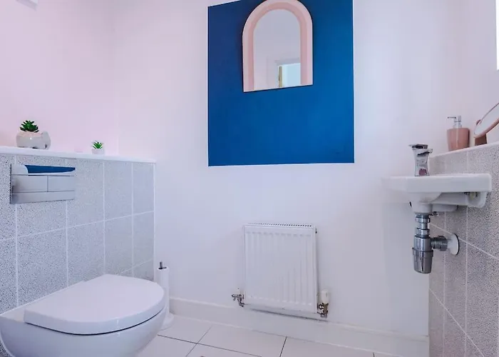 The Eastern Hive - King Bed, 3x Parking, Coop Live & Etihad *