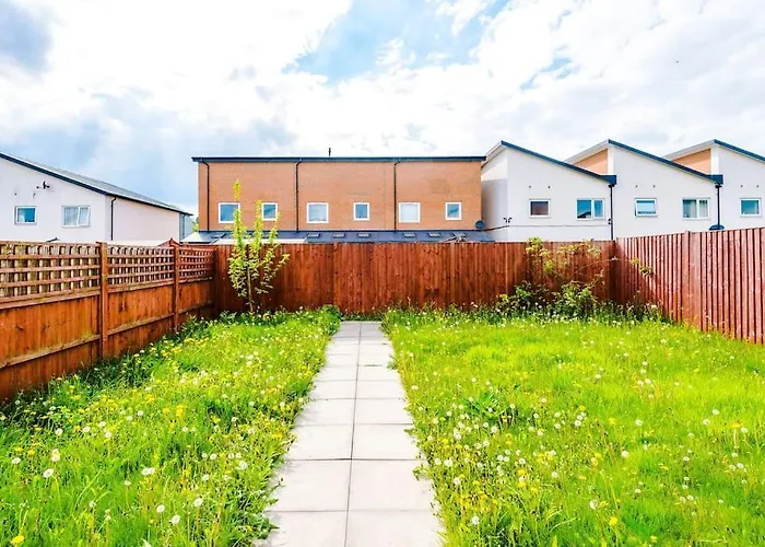 Дом отдыха The Eastern Hive - King Bed, 3x Parking, Coop Live & Etihad Манчестер