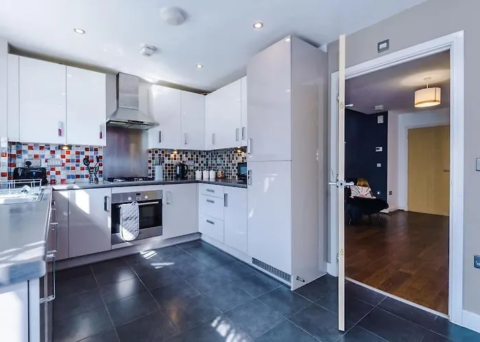 The Eastern Hive - King Bed, 3x Parking, Coop Live & Etihad *