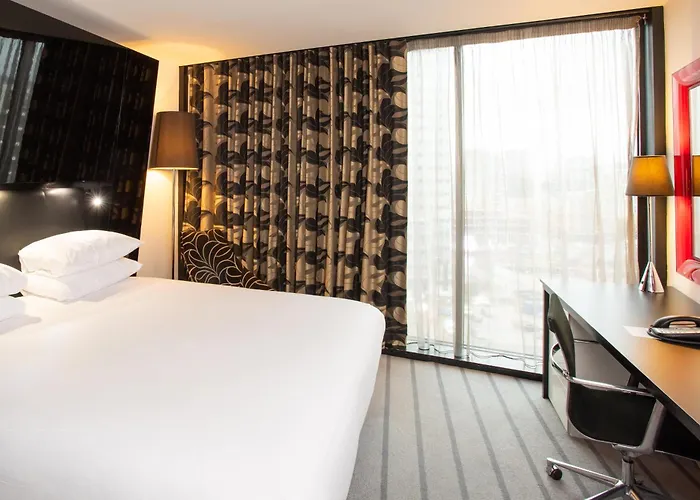 Crowne Plaza Centre By Ihg 4*