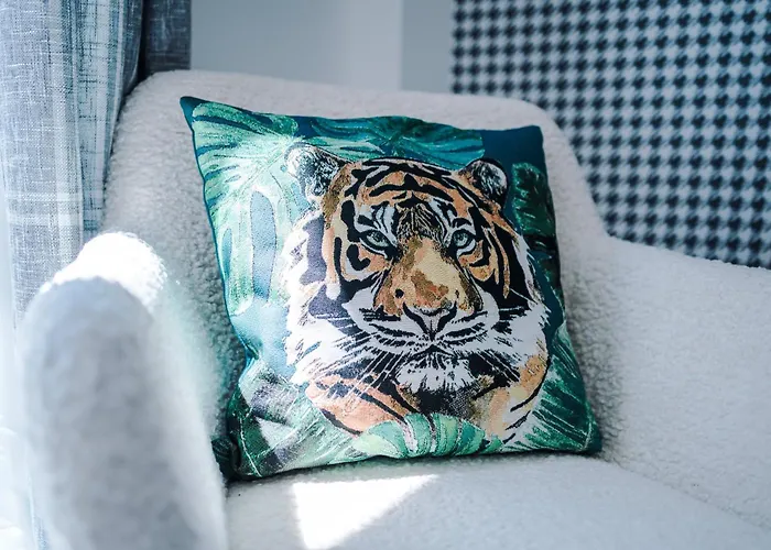 Rest&recharge At Waterway House Tatil Evi