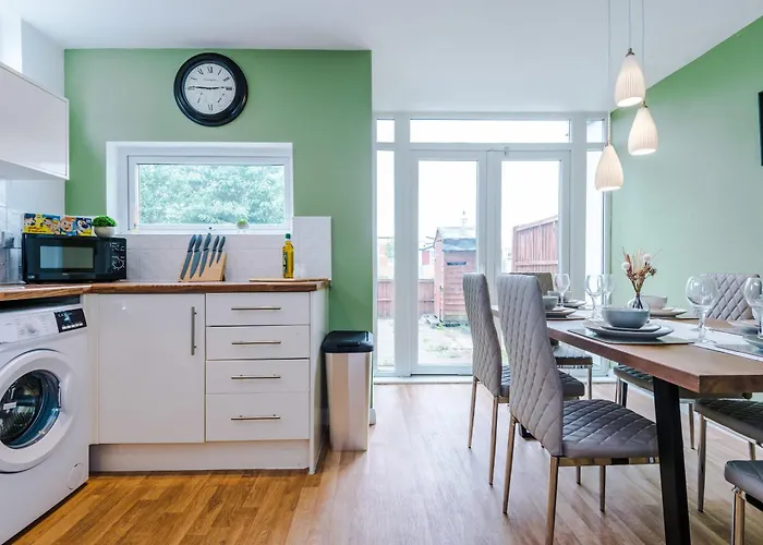 Townhouse 5mins To Centre And Etihad - Free Secure Parking *